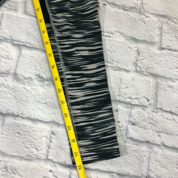 Nike Leggings Black/Gray. Zebra print. Size Small. Crop. Stretch - Picture 9 of 11
